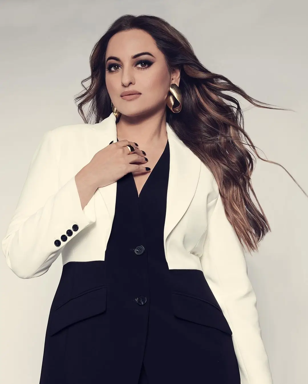 Sonakshi Sinha Wearing Beautiful White Coat Black Pant